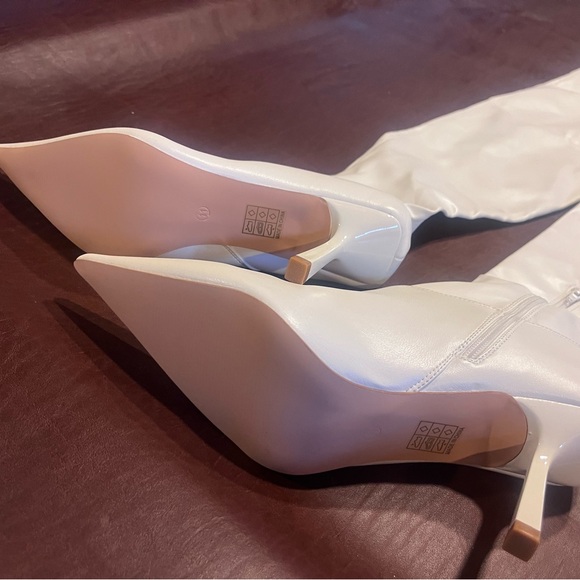 Elegant White Knee-High Women's Boots - Picture 9 of 15